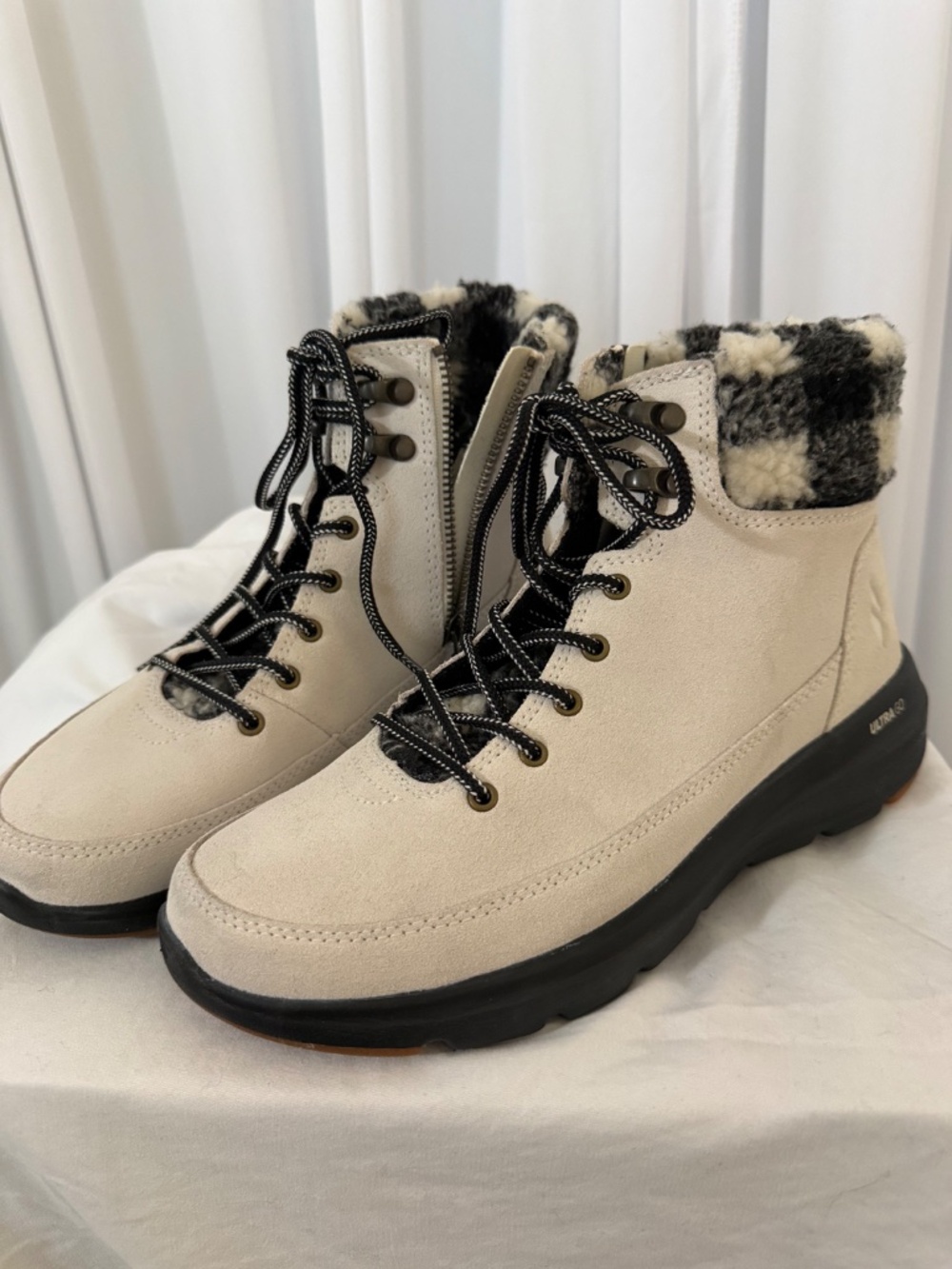 Skechers On-The-Go Glacial Ultra Suede Hiker Boots Cream 7.5 NWOT - Picture 2 of 16